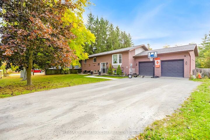 20 Howard Avenue — photo 1