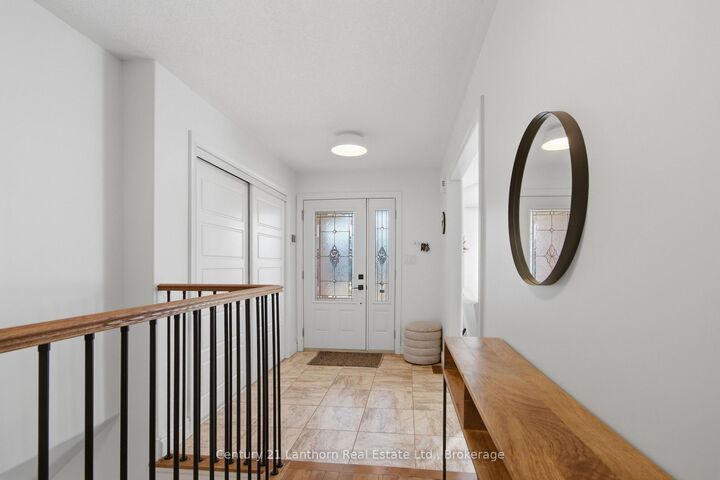 Property Photo:  28 Hickory Grove  ON K8N 5Y1 