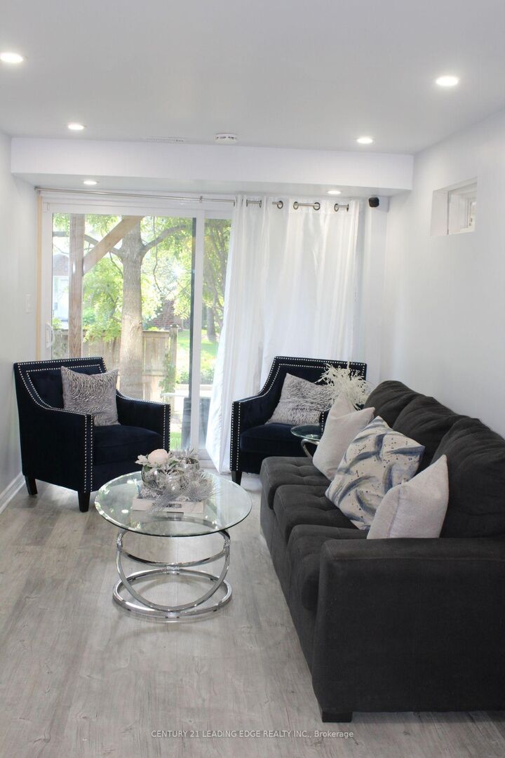 Property Photo:  75 Pine Gate Place  ON L1R 0S2 