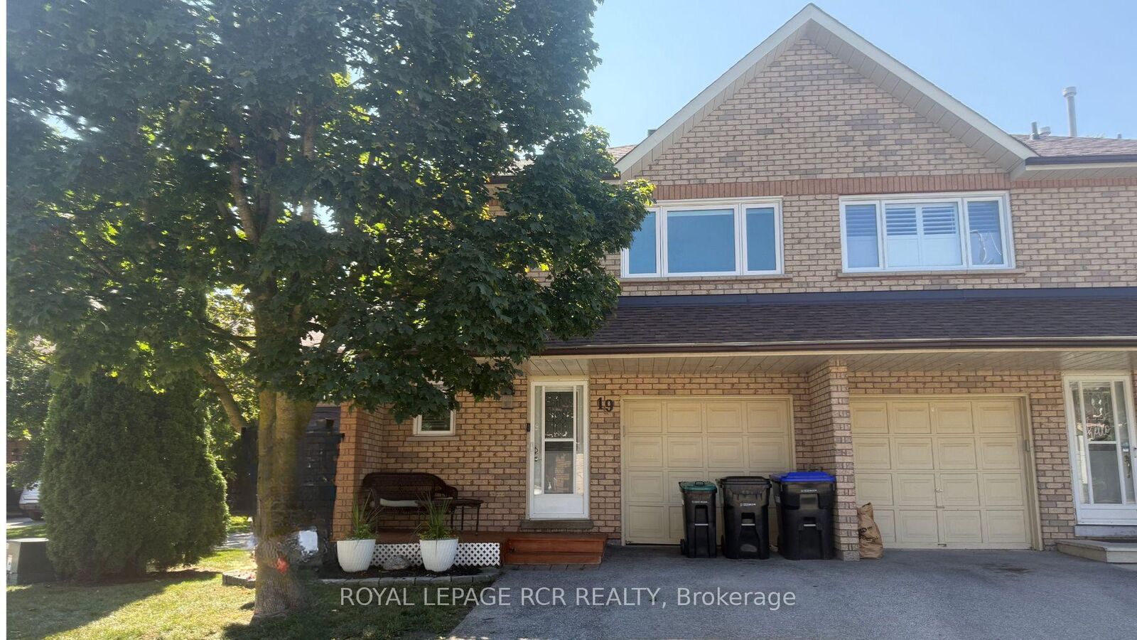 Property Photo:  19 Riverley Lane N  ON L9R 1X8 