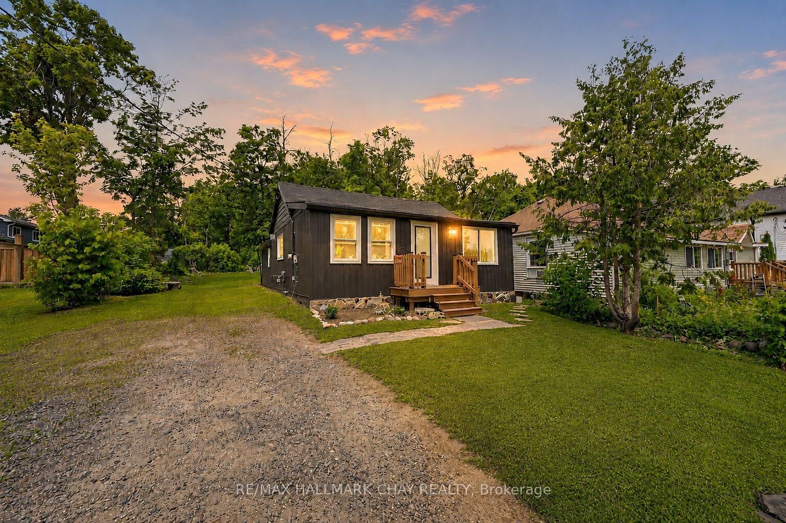 Property Photo: 8 Myrtle Avenue ON L0L 1T0