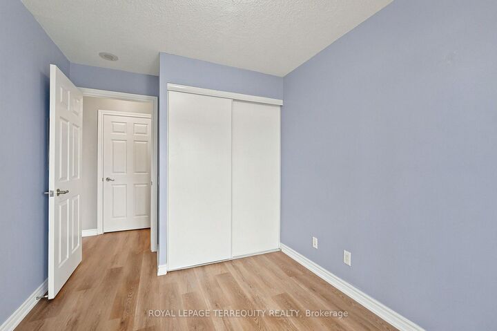 Property Photo: 5229 Dundas Street W 405 ON M9B 6L9