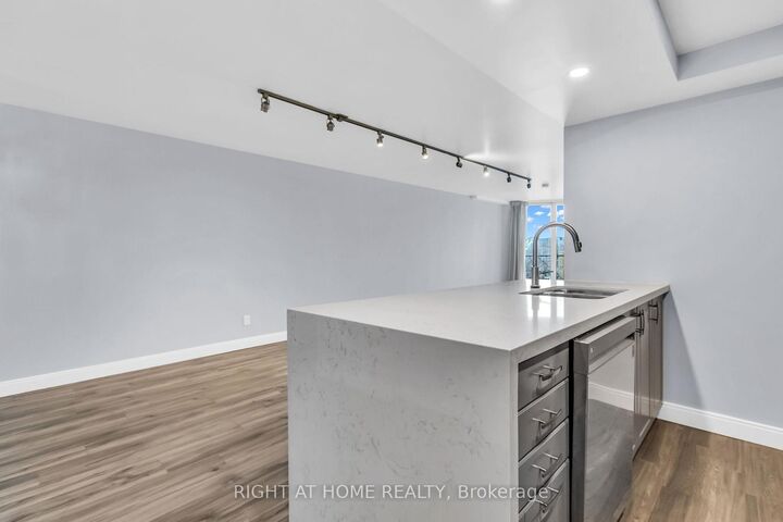 Property Photo: 356 McRae Drive 406 ON M4G 4G4
