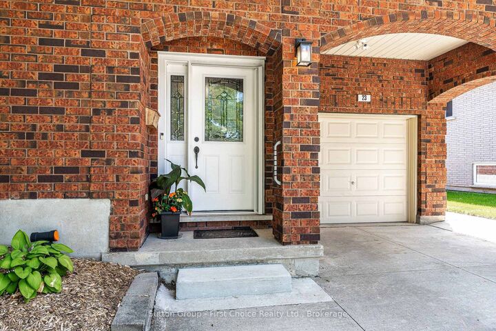 Property Photo:  23 Sprung Court  ON N4Z 1G7 