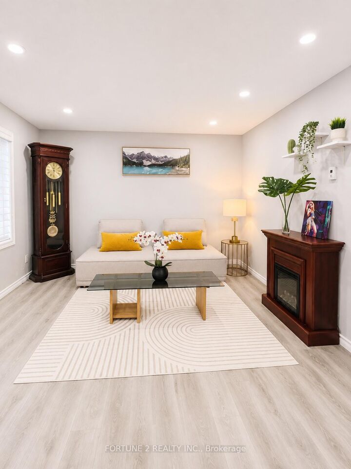 Property Photo: 21 Roberts Crescent ON N2E 1A6