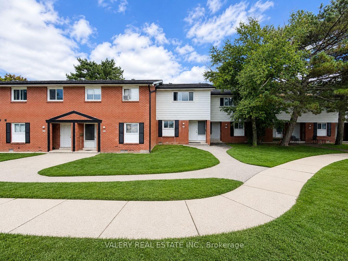 Property Photo:  516 Sunnydale Place  ON N2L 4T1 