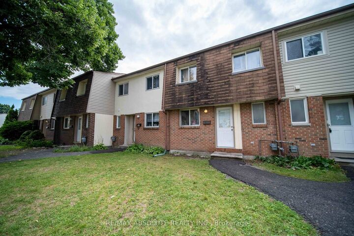 Property Photo:  30 E Sonnet Crescent  ON K2H 8W8 