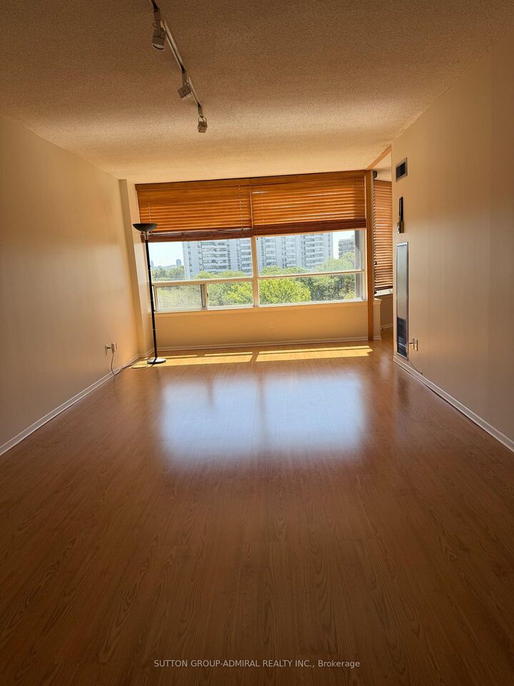 Property Photo: 1101 Steeles Avenue W 707 ON M2R 2S9