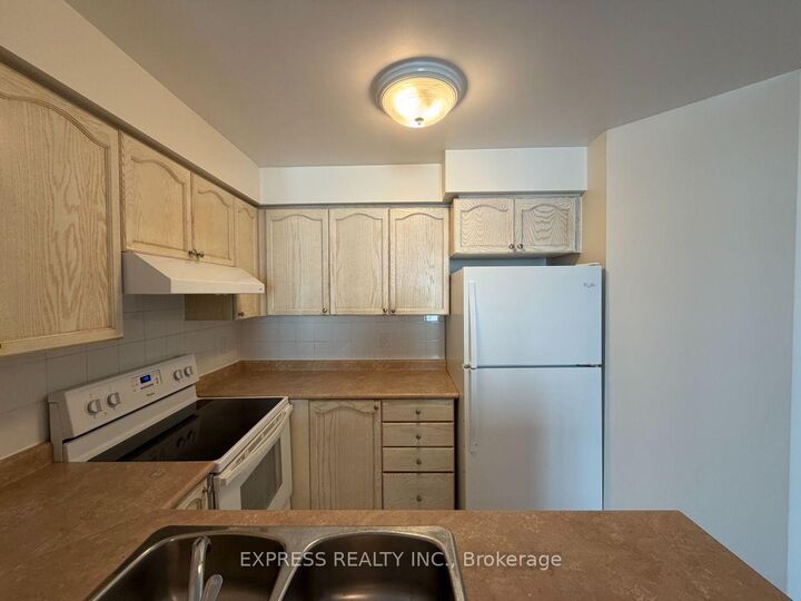 Property Photo:  29 Pemberton Avenue 906  ON M2M 4L5 