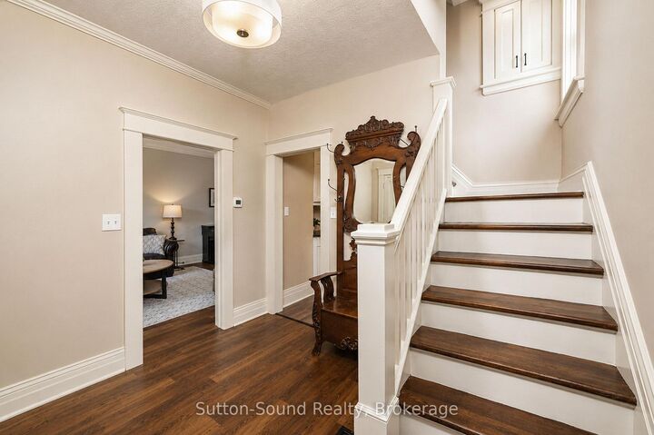 Property Photo:  1311 4th Ave West Avenue  ON N4K 4W9 