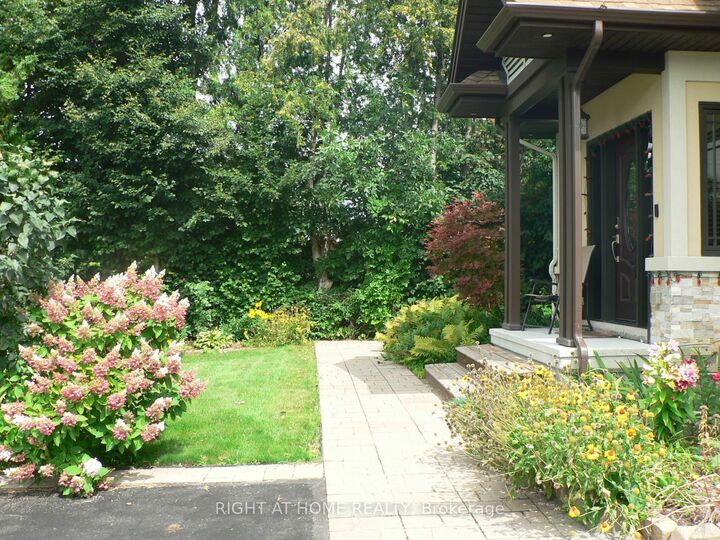 Property Photo: 1271 Field Street ON K2C 2P9