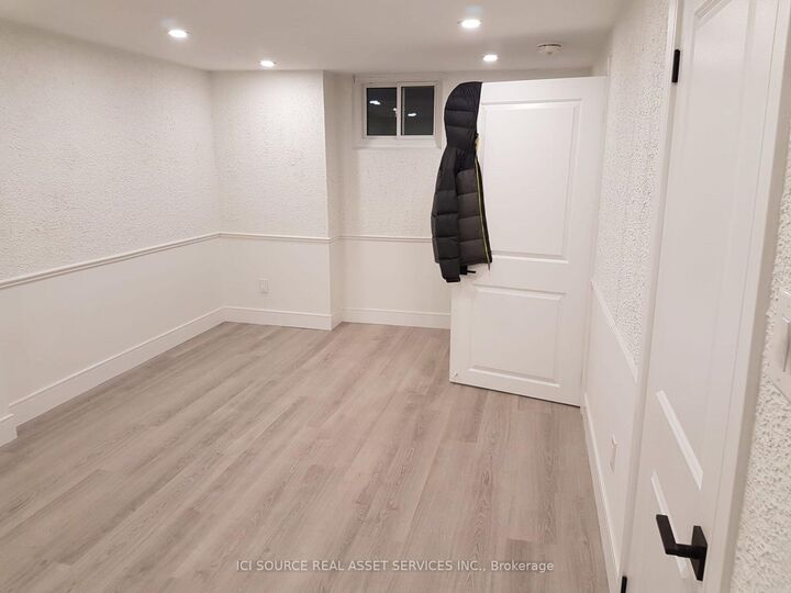 Property Photo:  411 Enfield Road Lower  ON L7T 2X5 