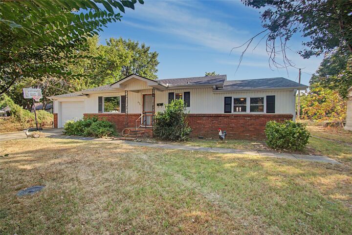 Property Photo:  820 W Jefferson Avenue  OK 74426 