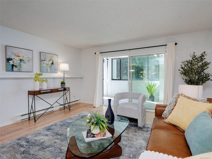 Property Photo: 1120 Fairfield Rd #203 BC V8V 3A7