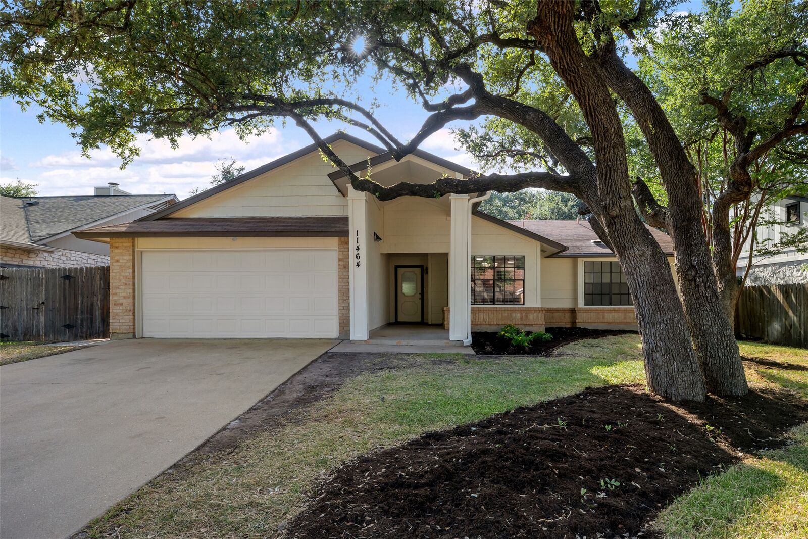 Property Photo:  11464 Bristle Oak Trail  TX 78750 