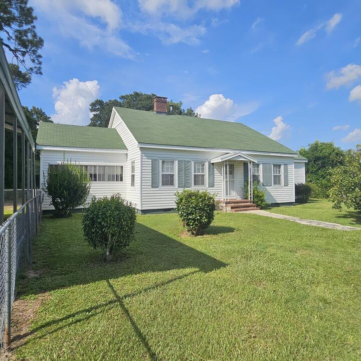 Property Photo:  1539 E Broad  GA 31705 