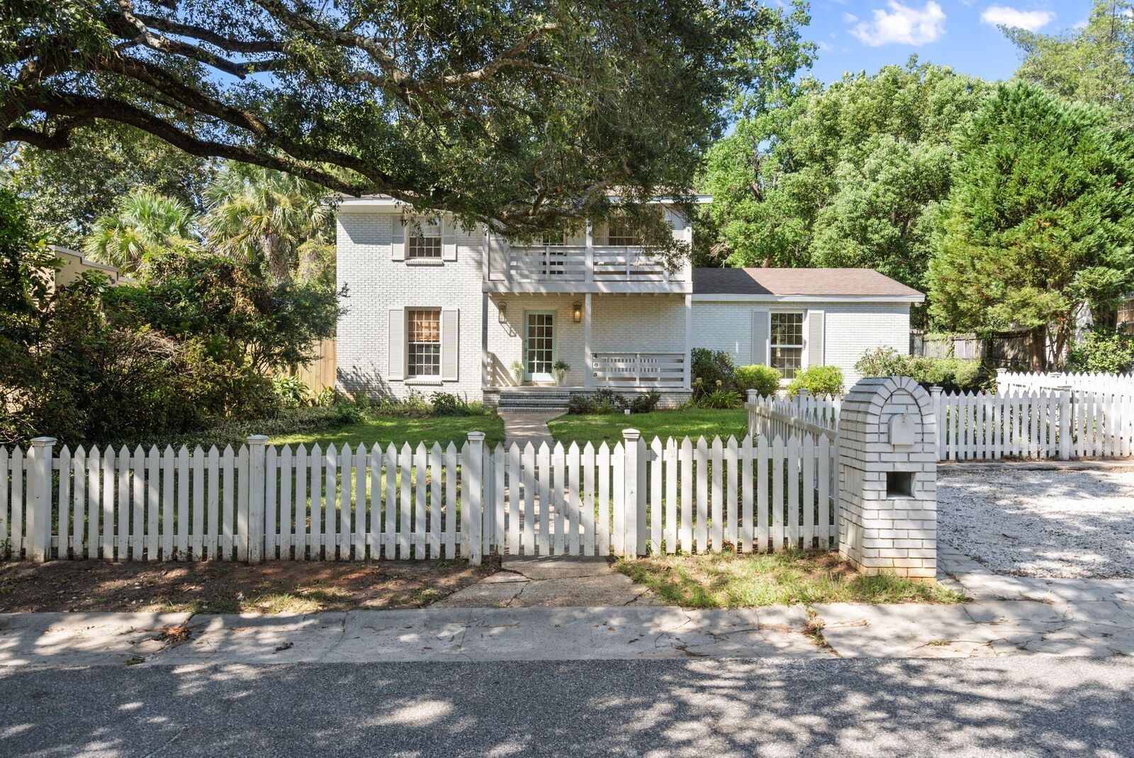 Property Photo: 405 Fairwood Blvd AL 36532