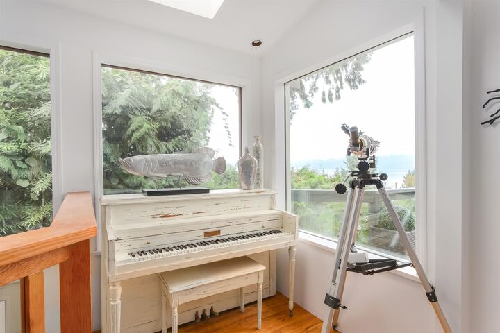 Property Photo: 20 Oceanview Road BC V0N 2E0