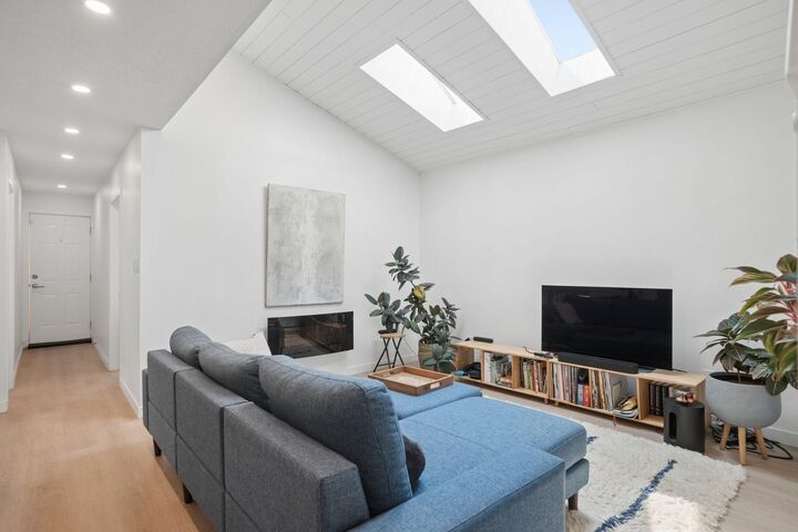 Property Photo: 2890 W 8th Avenue BC V6K 2B9