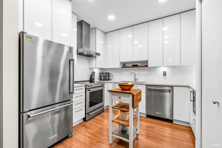 Property Photo: 5460 Broadway 201 BC V5B 0B4