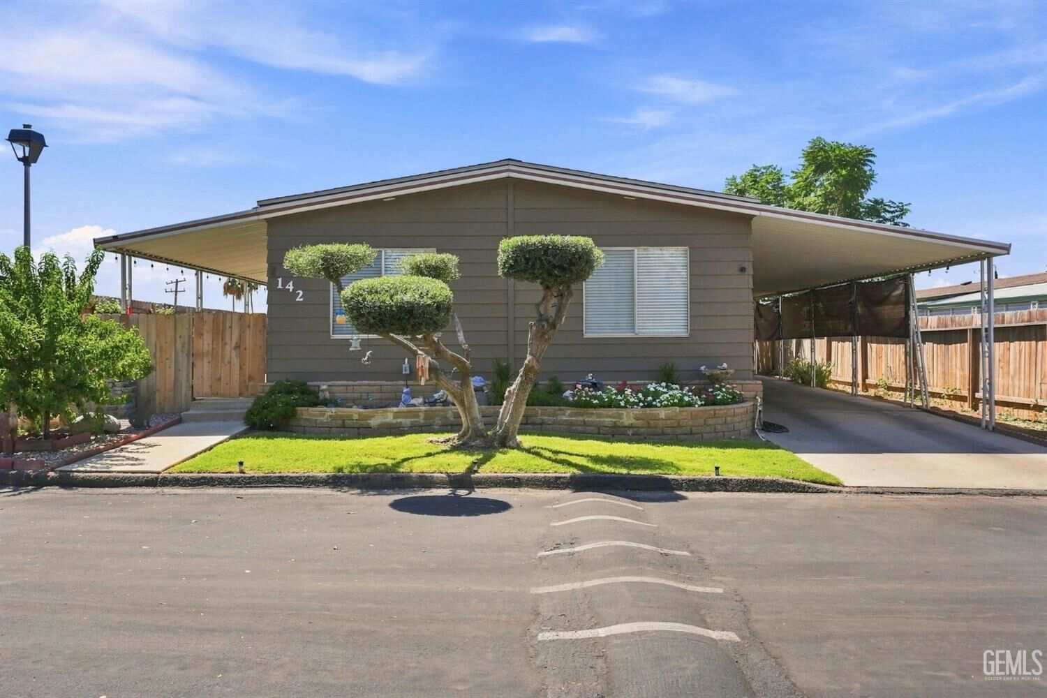 Property Photo: 142 Set Lane CA 93308