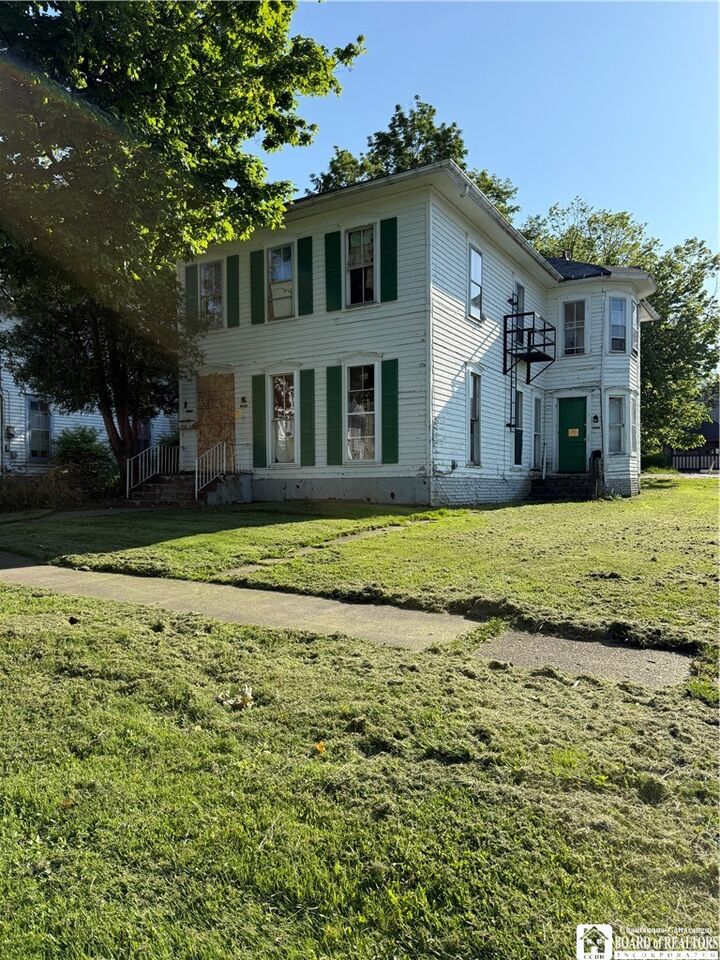 Property Photo:  413 Swan Street  NY 14048 