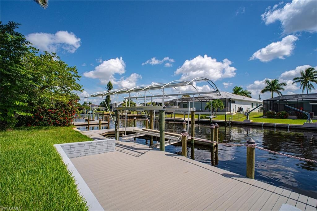 Property Photo:  5259 Skylark Ct  FL 33904 