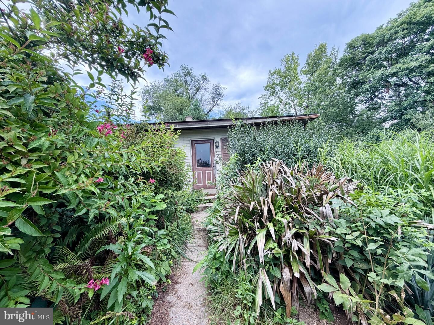 Property Photo:  527 Walnut Street  PA 17043 