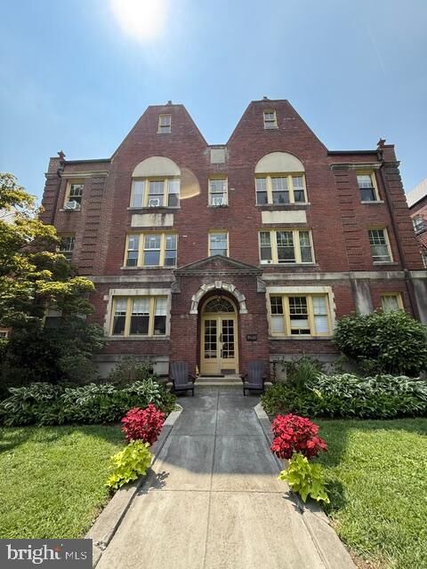 Property Photo:  3020 Porter Street NW 301  DC 20008 