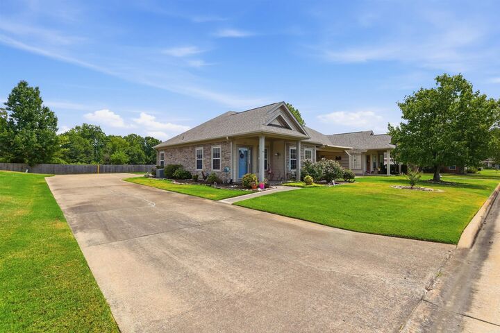 Property Photo: 203 Stagecoach Village AR 72210