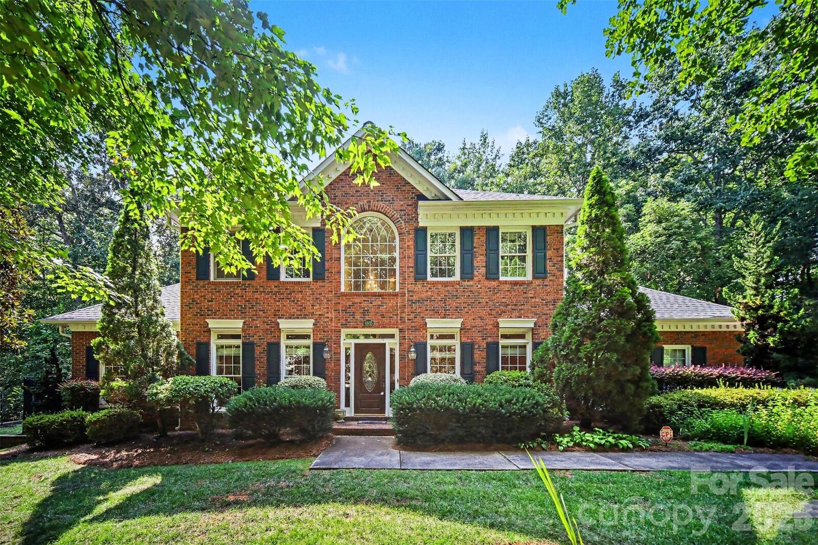 Property Photo: 8805 Crosstimbers Drive NC 28215