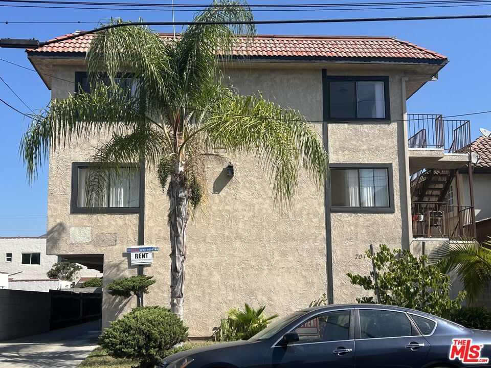 Property Photo:  701 E Raleigh St, Unit 4  CA 91205 