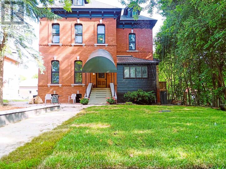 Property Photo:  460 Wilbrod Street  ON K1N 6M8 