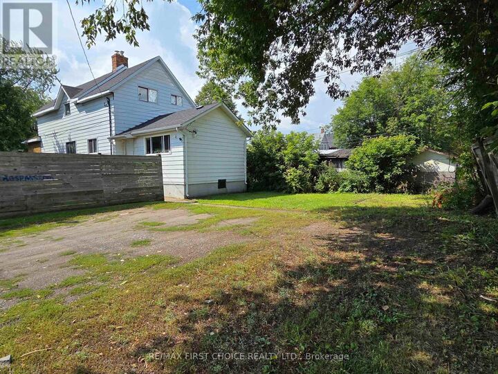 Property Photo:  115 Cameron Street  ON P7C 2G7 