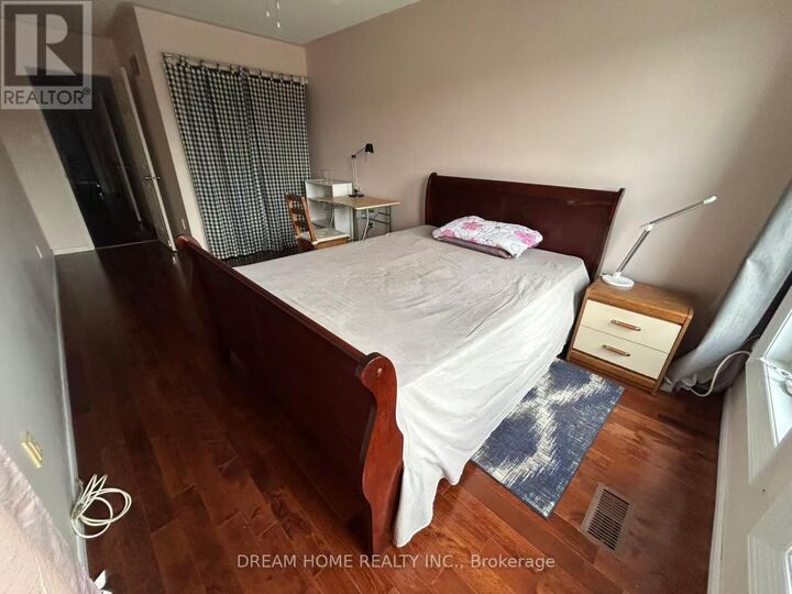 Property Photo:  2876 Westbury Court Bedroom 2  ON L5M 6B3 