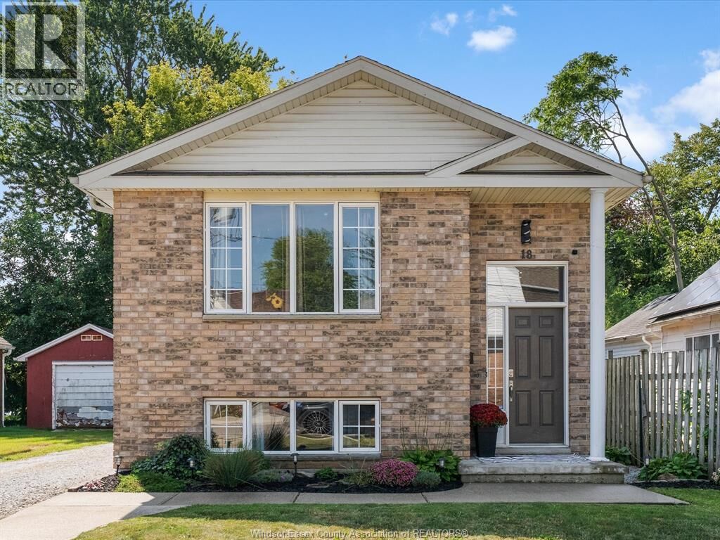 Property Photo:  18 Kirk  ON N7M 3P8 