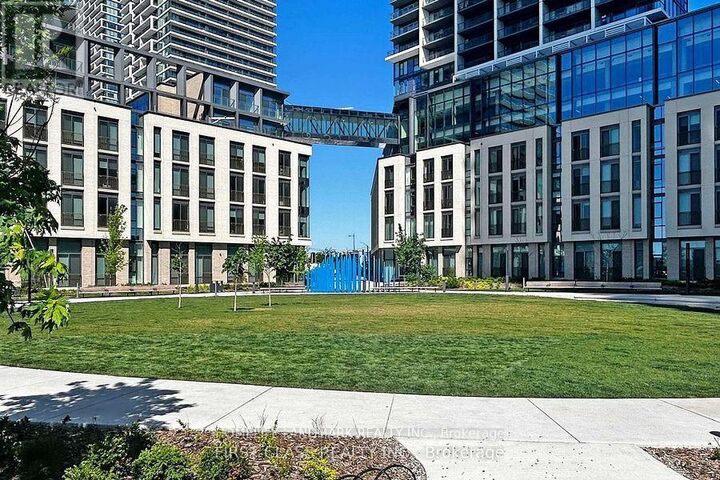 Property Photo:  7890 Jane Street 1812  ON L4K 0K9 