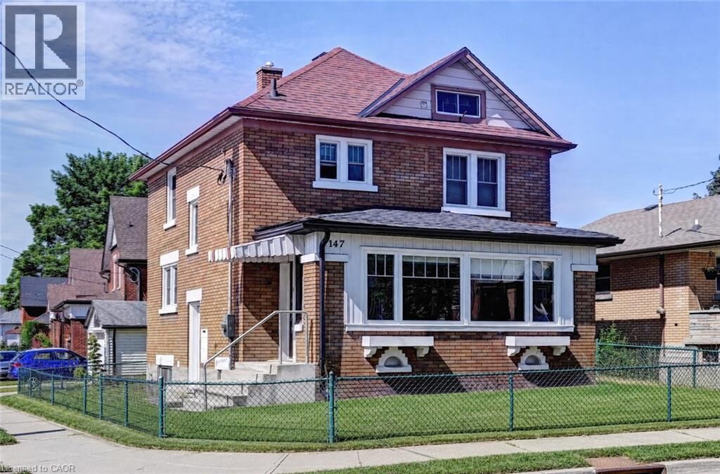 Property Photo:  147 Courtland Avenue East  ON N2G 2T9 