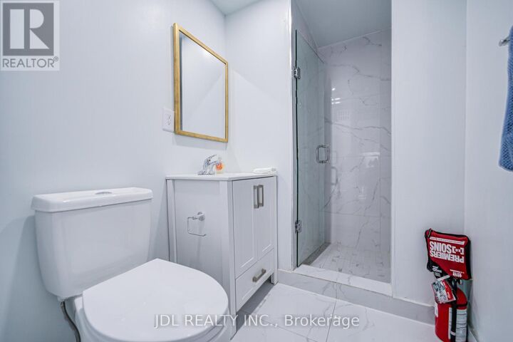 Property Photo:  5 Sorauren Avenue 6  ON M6R 2C6 