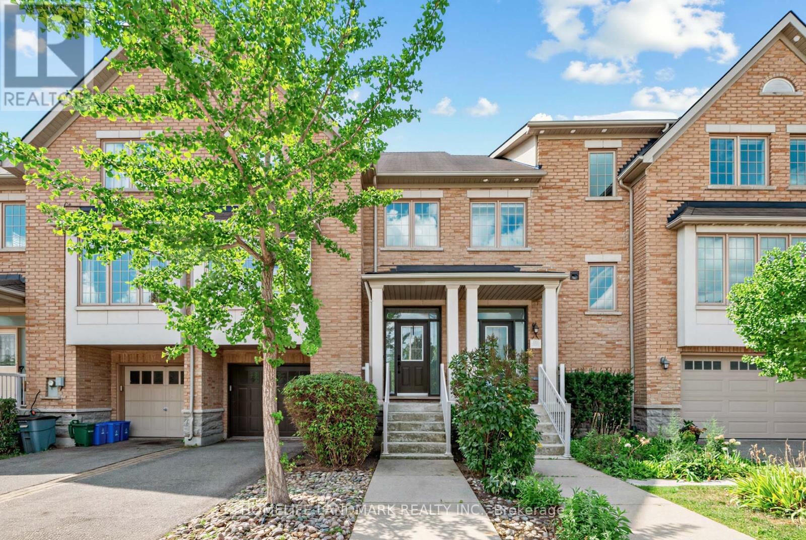 Property Photo: 8900 Bathurst Street 27 ON L4J 8A7