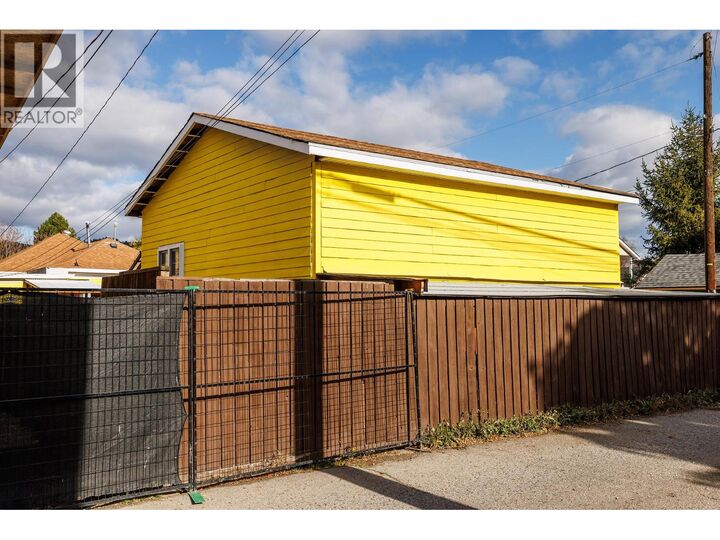 Property Photo: 795 Lawson Avenue BC V1Y 6S9