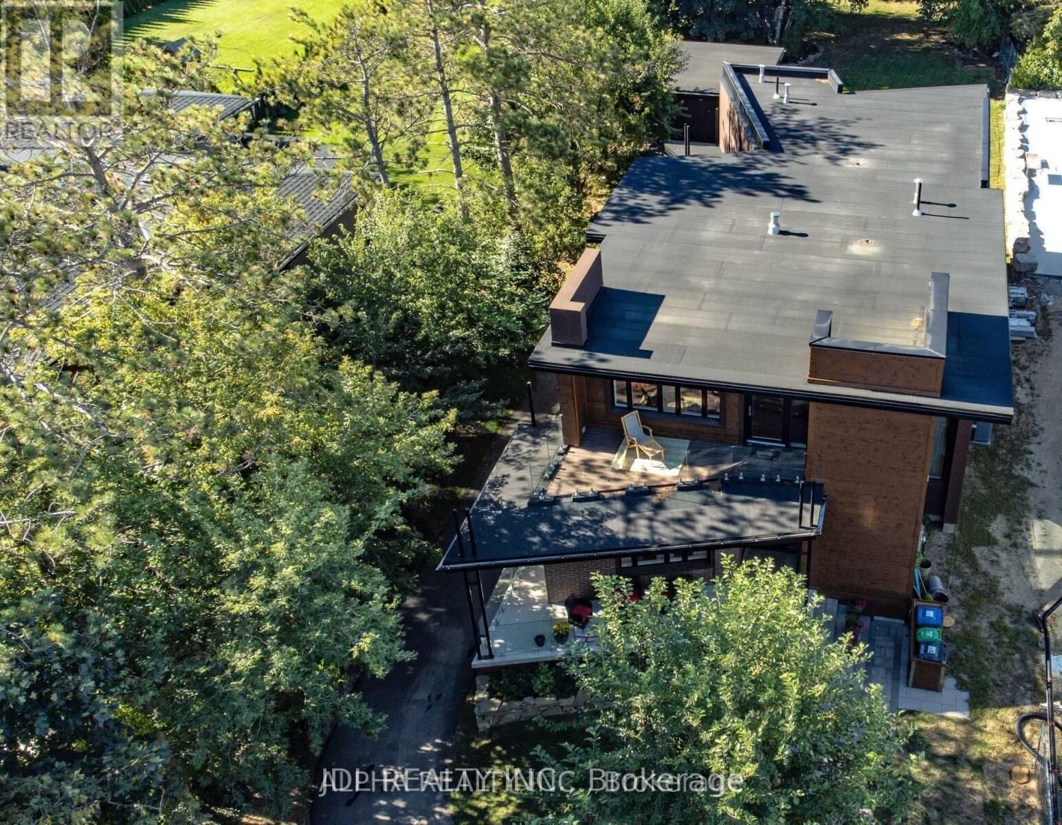 Property Photo: 1436 Haig Boulevard ON L5E 2N1