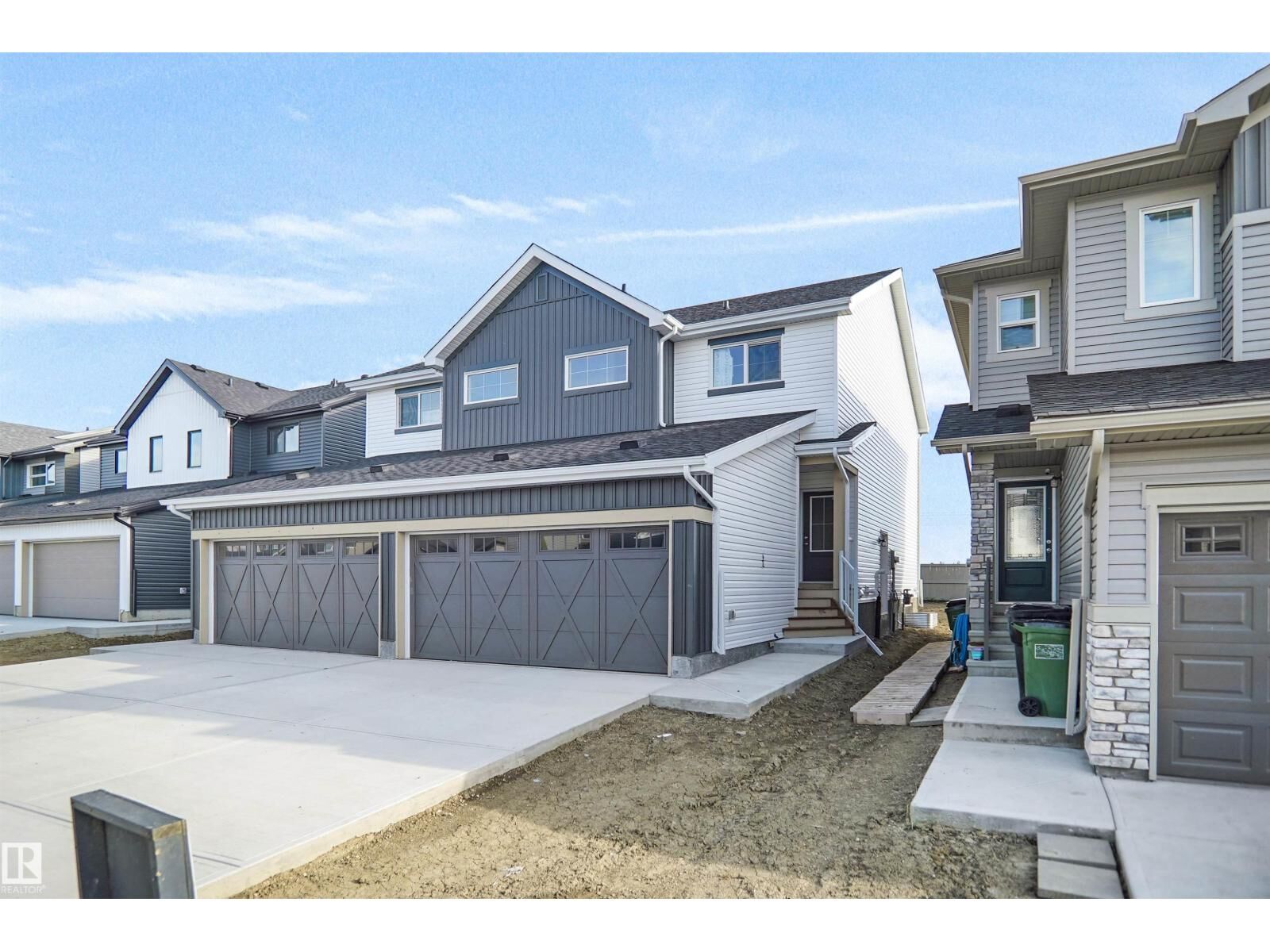 Property Photo: 8901 Carson Wy SW AB T6W 5H8