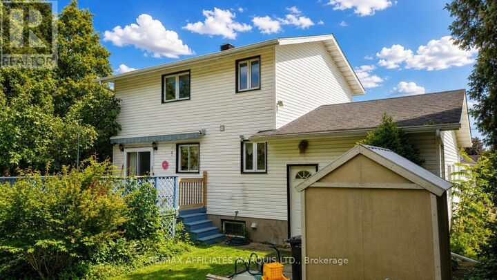 Property Photo:  917 Queen Street  ON K6J 1P3 