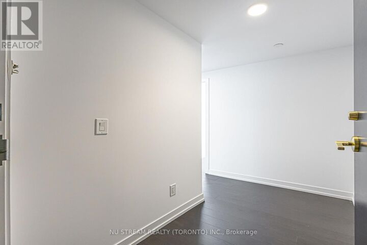 Property Photo:  85 Wood Street 1512  ON M4Y 0E8 