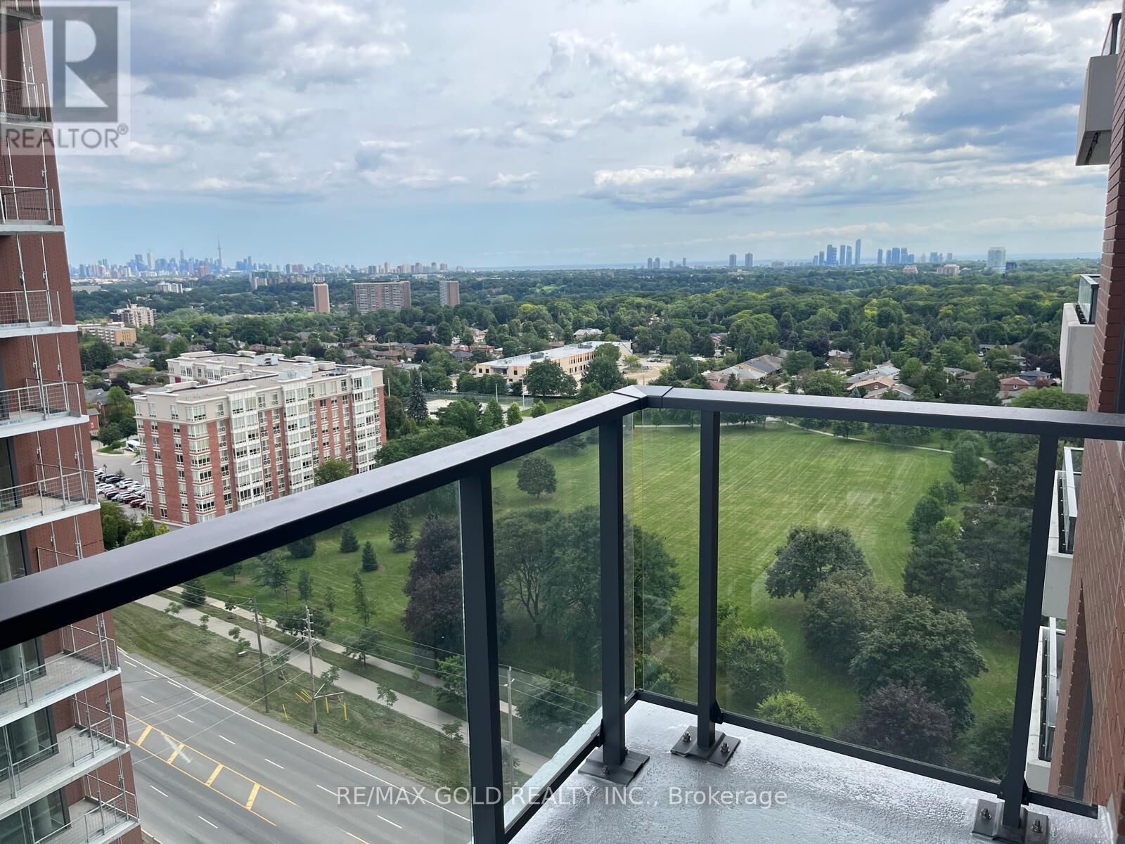 Property Photo:  4010 Eglinton Avenue 1612  ON M9A 0G5 