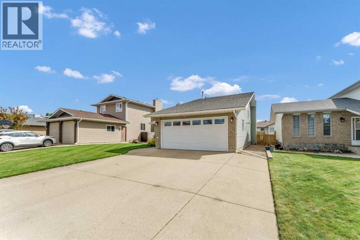 Property Photo:  29 Rice Drive Southeast  AB T1B 3X2 