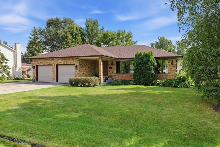 Property Photo: 112 Willow Avenue East MB R0E 1J2