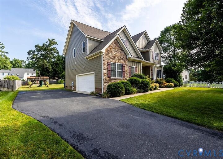 Property Photo: 11902 Sunrise Rd VA 23233