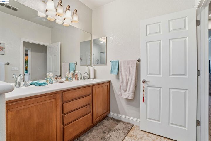 Property Photo: 2336 Shadow Berry Dr CA 95336